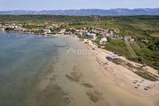 Grond in Ražanac, Zadar