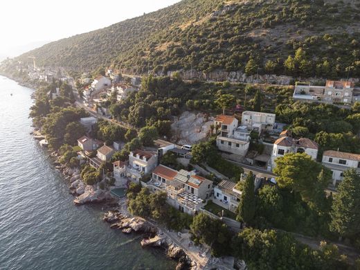 ドゥブロヴニク, Grad Dubrovnikの土地