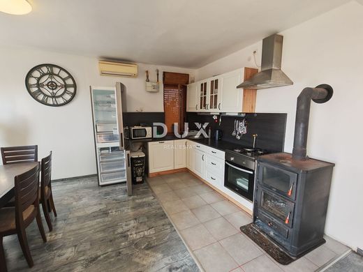 Luxury home in Pula, Grad Pula