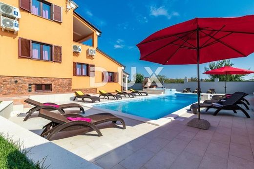 Casa di lusso a Pola, Grad Pula