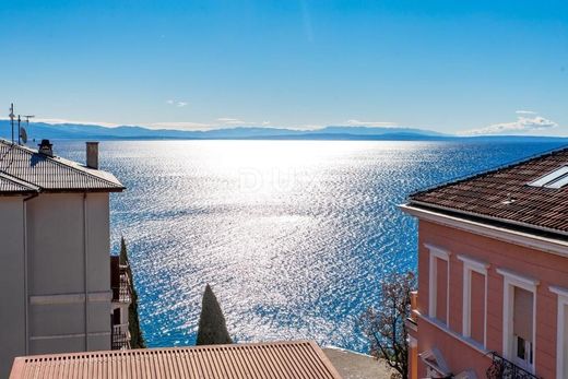 Apartment / Etagenwohnung in Opatija, Grad Opatija