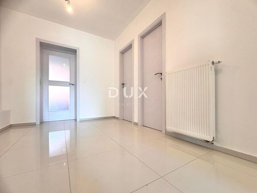 Daire Maksimir, Grad Zagreb