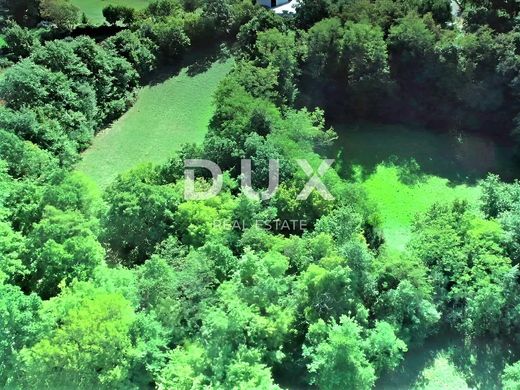 Land for sale in Žminj