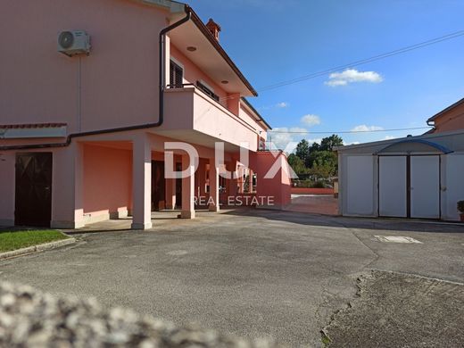 منزل ﻓﻲ Svetvinčenat, Istria