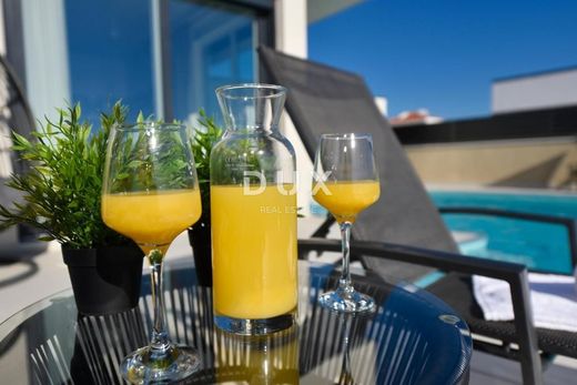 Maison de luxe à Novalja, Lika-Senj