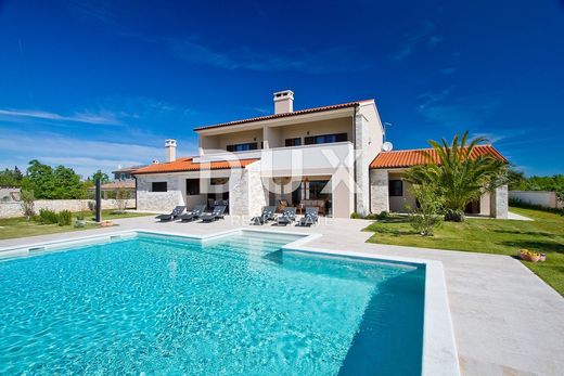 Maison de luxe à Svetvinčenat, Istria