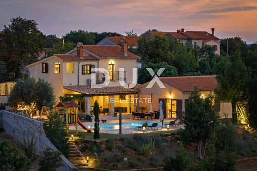 Labin, Grad Labinの高級住宅