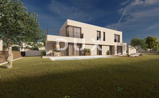 Casa di lusso a Kaštelir, Kaštelir-Labinci