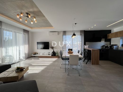 Luxury home in Žminj, Istria