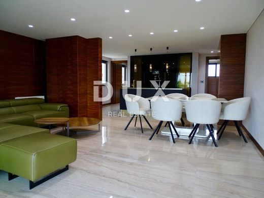 Malinska, Malinska-Dubašnicaのアパートメント