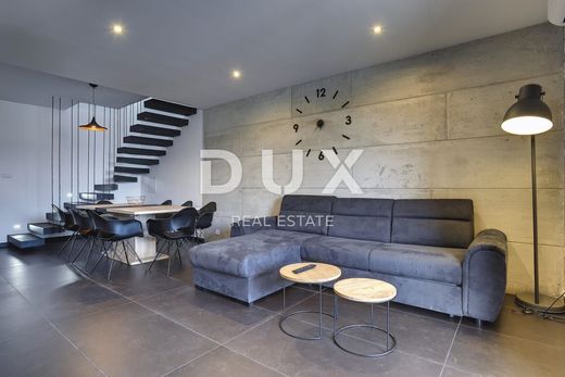 Appartamento a Pola, Grad Pula