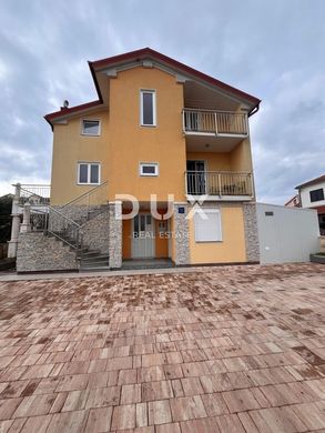 Luxury home in Šibenik, Grad Šibenik