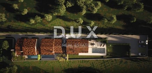 Casa di lusso a Kaštelir, Kaštelir-Labinci