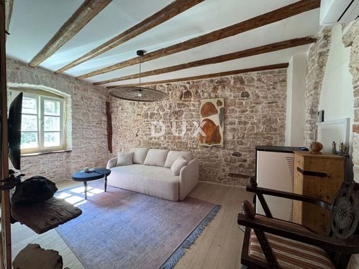 Maison de luxe à Bale, Bale-Valle