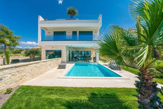 Luxury home in Ražanac, Zadar