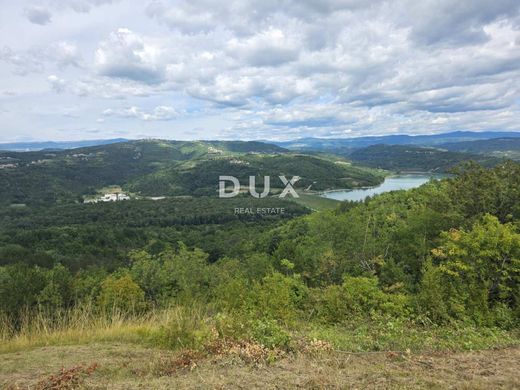 Grundstück in Pazin, Grad Pazin