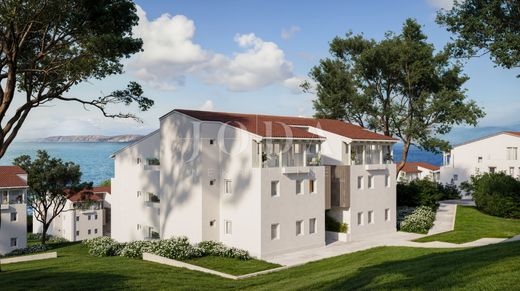 Apartment / Etagenwohnung in Novi Vinodolski, Primorsko-Goranska