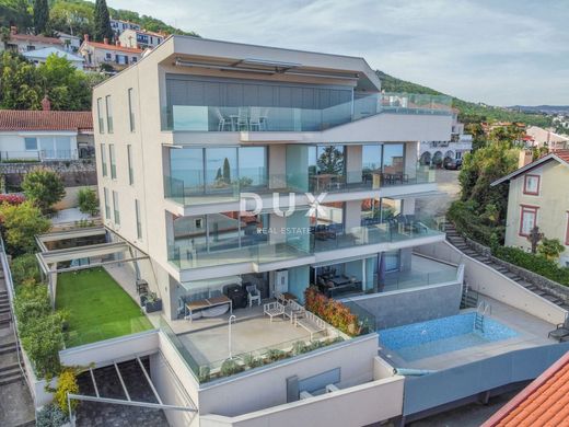 Apartment / Etagenwohnung in Opatija, Grad Opatija