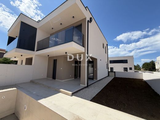 Apartment in Vrsi, Zadar