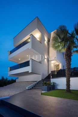 Luxury home in Vrsar, Vrsar-Orsera