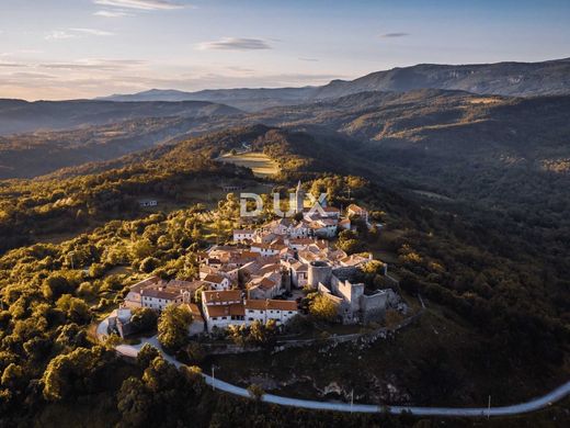 Terreno a Lupoglav, Istria