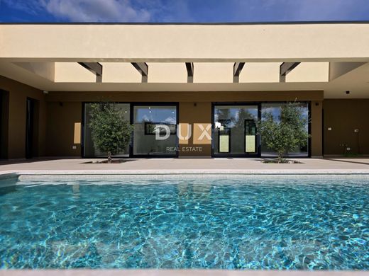 Maison de luxe à Žminj, Istria