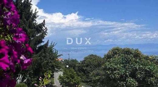 Land in Lovran, Primorsko-Goranska