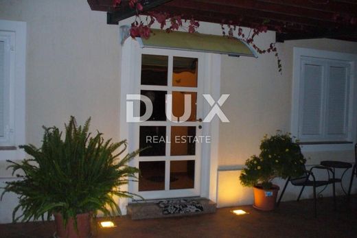 Apartment / Etagenwohnung in Kostrena, Primorsko-Goranska