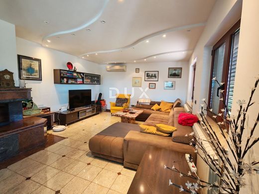 Luxe woning in Bale, Bale-Valle