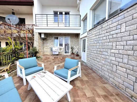 Luxury home in Svetvinčenat, Istria