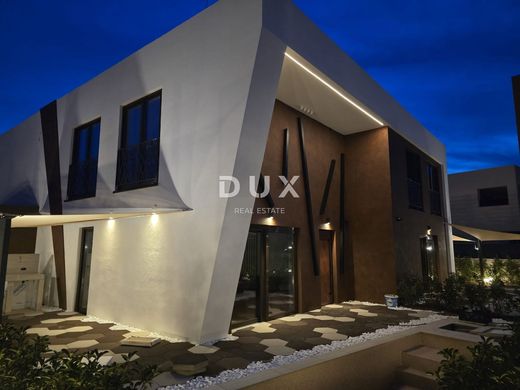 아파트 / Nin, Zadar