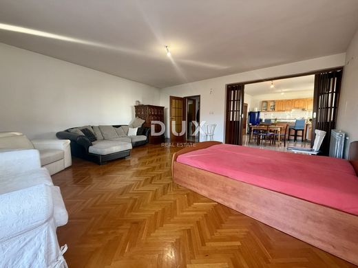 Apartment / Etagenwohnung in Kastav, Primorsko-Goranska