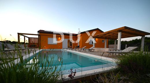 Casa de lujo en Svetvinčenat, Istria