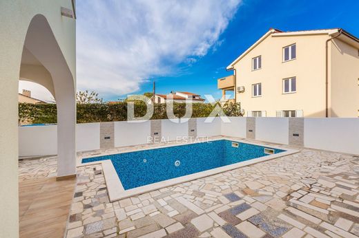 Maison de luxe à Malinska, Malinska-Dubašnica