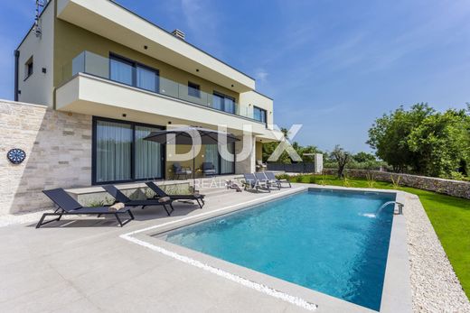 Luxury home in Svetvinčenat, Istria