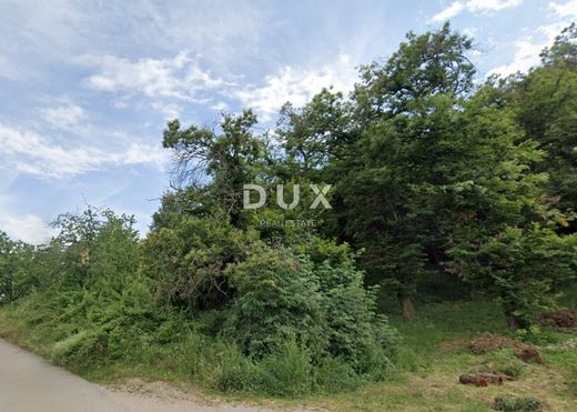 Grond in Lovran, Primorsko-Goranska