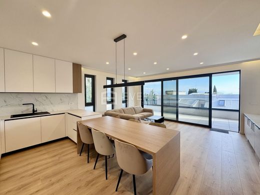 Daire Opatija, Grad Opatija