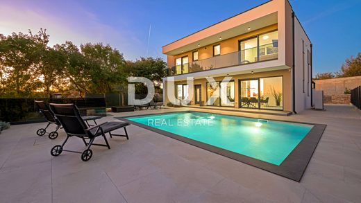 Maison de luxe à Svetvinčenat, Istria