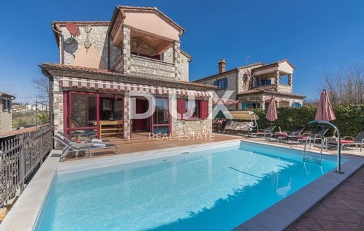 Casa di lusso a Kaštelir, Kaštelir-Labinci