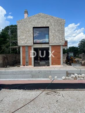 Luxe woning in Bale, Bale-Valle