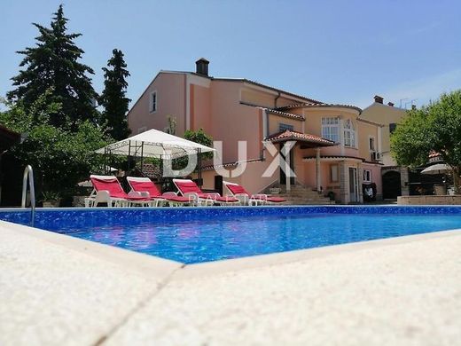 Casa di lusso a Pola, Grad Pula