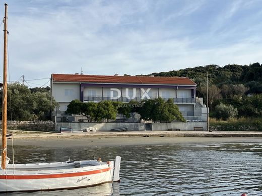 Maison de luxe à Rab, Primorsko-Goranska