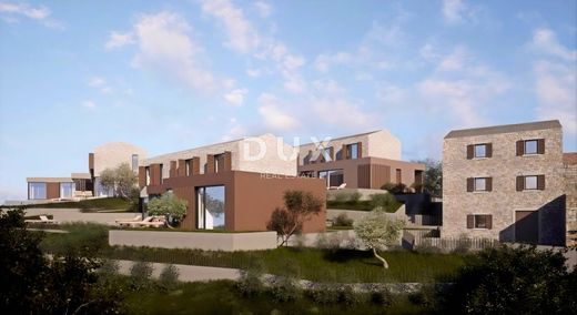 Grundstück in Oprtalj, Oprtalj-Portole