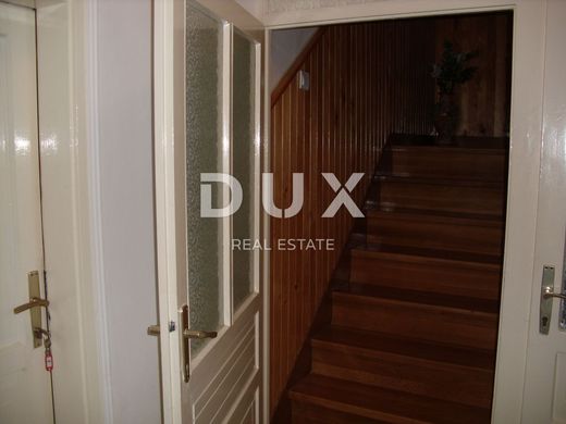 Luxury home in Bale, Bale-Valle