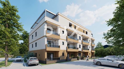 Apartment / Etagenwohnung in Tar, Tar-Vabriga-Torre Abrega