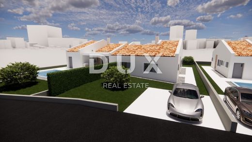 Casa di lusso a Kaštelir, Kaštelir-Labinci