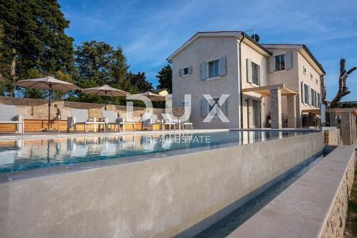 Hotel for sale in Buje
