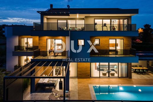 Lüks ev Fažana, Fažana-Fasana