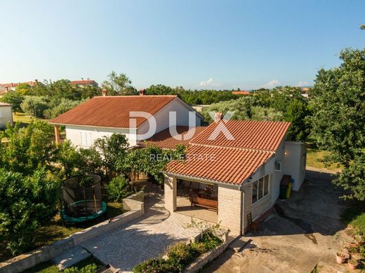 호화 저택 / Marčana, Istria