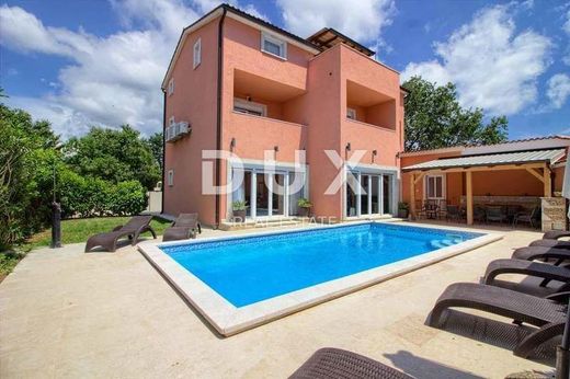 Luxe woning in Medulin, Istria